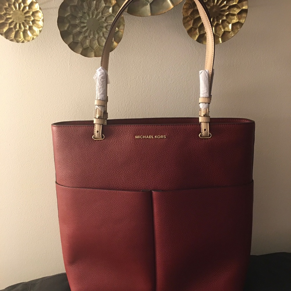 💲1️⃣3️⃣0️⃣NWT‼️Michael Michael Kors Tote ‼️